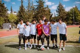 英超名宿罗比-萨维奇首次执教，带队在英格兰第7级联赛夺冠升级